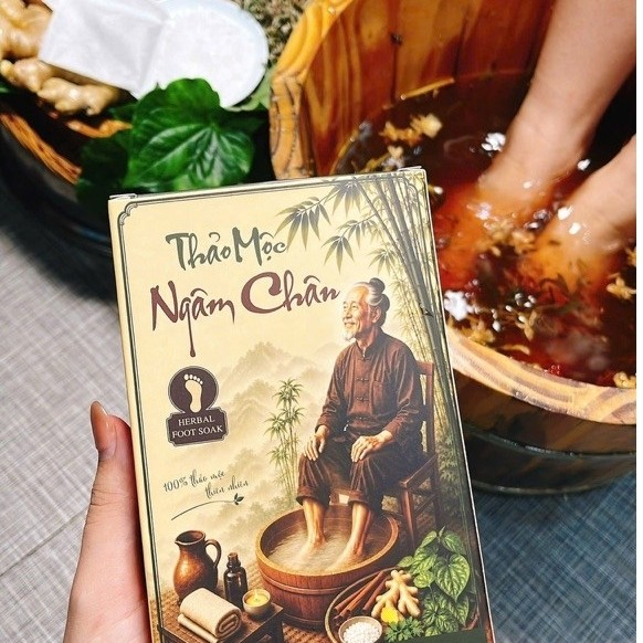 Ngâm chân với gói thảo mộc Mộc Tâm